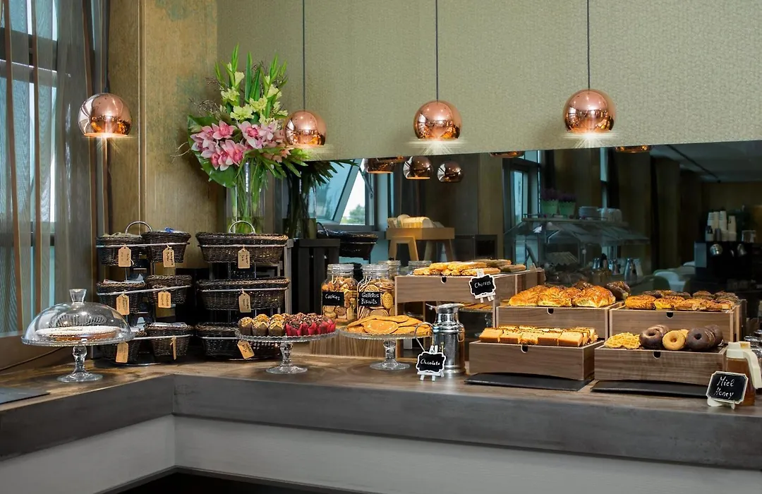 Hotel Crowne Plaza Madrid Airport-1
